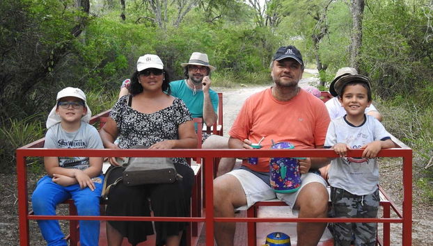 Disfrutando del recorrido por la estancia