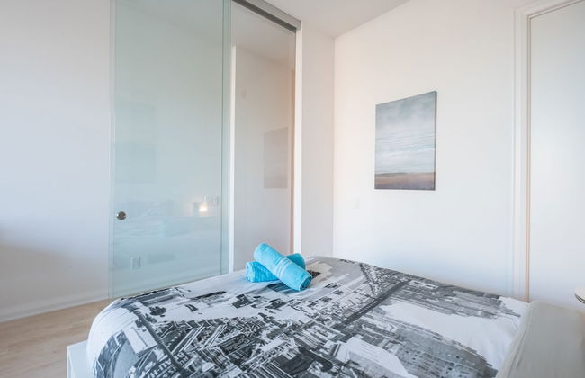 QuickStay - Luxury in Yorkville (Yonge & Bloor) - Photo 3