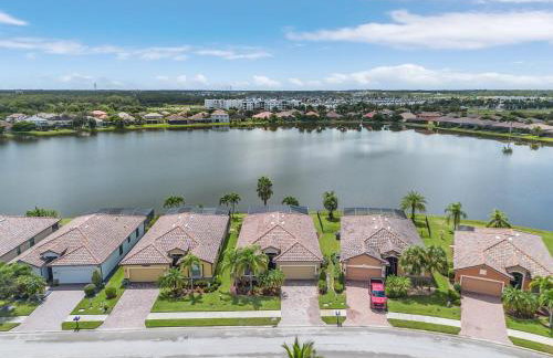 Enchanting 3 Bedroom Home Waterfront Pool and Spa - Foto 30