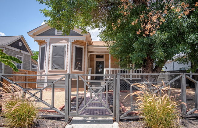 Restored Historic 2br/1.5ba House Near Downtown - Foto 1