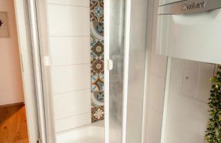 Evelyns Apartment, nahe der Therme und dem Zentrum, privat Parkplatz, Balkon, Highspeed-WLAN - Photo 12