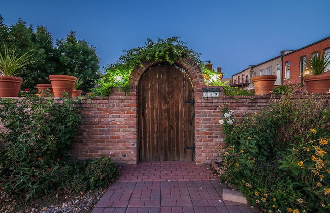 Elegant Loft-style Retreat in Old Firehouse Alley - Foto 21