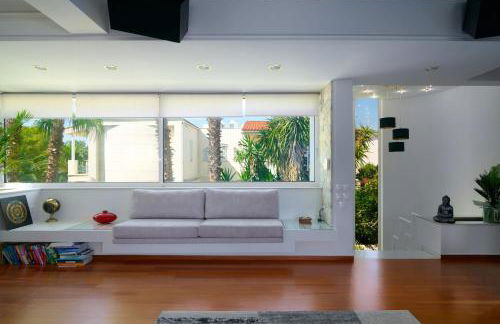 Luxury Villa with Pool, BBQ & Garden in Vouliagmeni - Foto 9