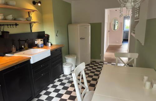 Wohnen am Waldrand, zentral und ruhig mit Terasse - Foto 2