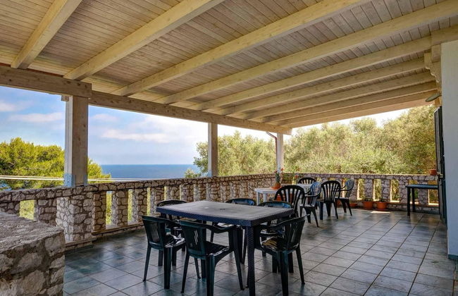 And001 in Andrano With 4 Bedrooms and 2 Bathrooms - Foto 14