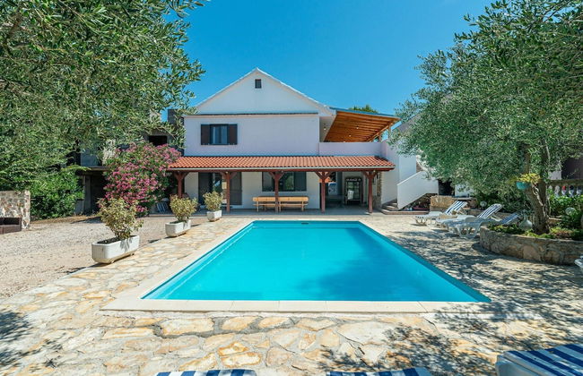 Holiday Home With Private Pool and spa - Foto 22