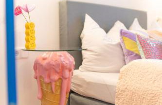 RetroPop Designerzimmern Nahe Alster & City für 2 Personen by LDGG - Foto 53