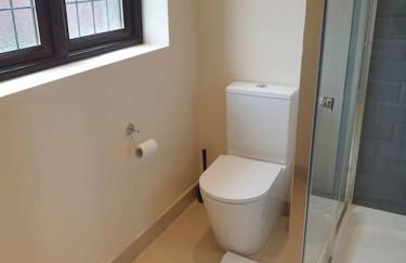 London Luxury 6 Bedroom Family House Sleeps 12 people Parking for 4 Cars Close to tube. - Foto 56