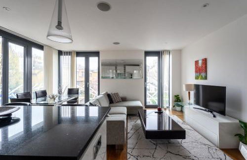 Modern, fully furnished apartment with ensuite, private balcony and elevator in Notting Hill - Foto 9