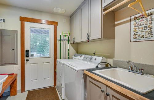 Deck, Hot Tub and Fire Pit Mtn-View Packwood Cabin - Photo 9