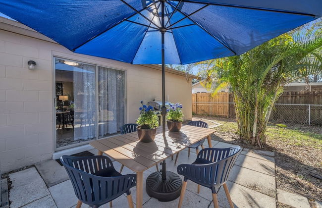 Serenity Retreat: Charming Home Near Attractions! 3 Bedroom Home by RedAwning - Foto 29