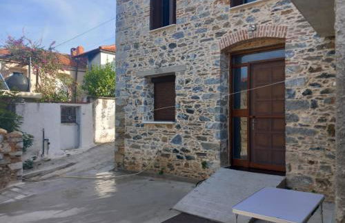 Malama's House - Photo 1