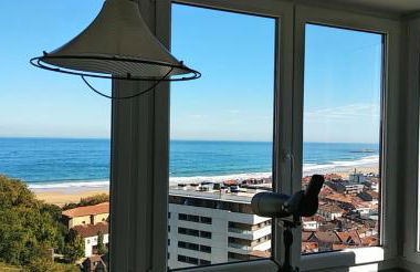 OFERTA ESPECIAL ÚLTIMA HORA - SARAKATUA15 - vistas espectaculares - familias y parejas - 2 dormitorios independientes - amplio salón cocina comedor - tarjeta parking OTA GRATIS - Julio y agosto estancia mínima 7 noches de domingo a domingo - - Foto 4