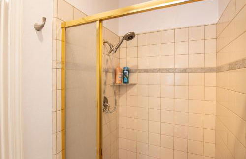 White Feather Suite Hot Tub Private Sleeps 2 - Foto 14