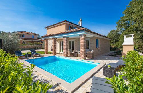 Romantic villa with pool, surrounded by nature - ID 2507 - by TRAVELER tourist agency Krk - Foto 1