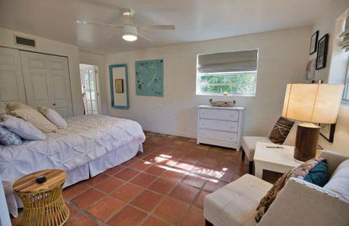 Pet Friendly & Firepit Minutes to Beach Sleeps 6 - Foto 33