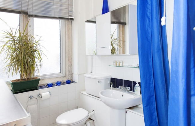 Leicester Square Atmosphere - Photo 18