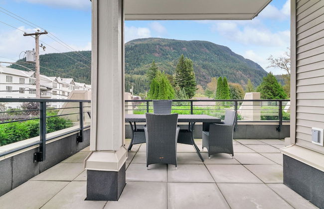 Chic Haven Stylish 3 Bedroom - Photo 28