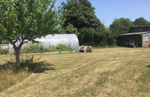 Off grid chalet . HOT TUB & SAUNA. Kid friendly. - Photo 6