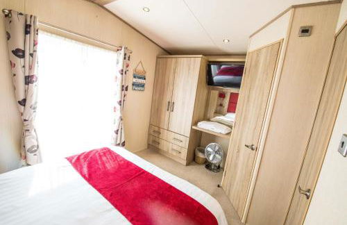 River Lodge Platinum Plus Holiday Home with River Views, Free Wifi & Netflix - Foto 10