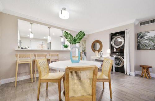 Boca Coastal Stay 2BR 2BA with Pool and Balcony - Foto 12