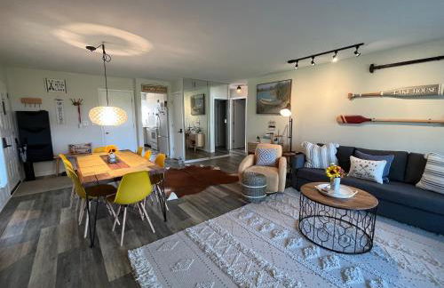 Newly Updated Modern, Spacious, and Cozy Condo- Right on the Lake! - Foto 22