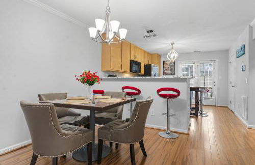 Entire home in prime Raleigh with community pool, dog park and golf course - Photo 6