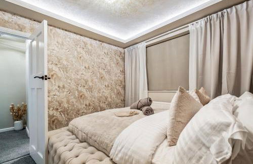 Luxury Cozy 2 bed house hot tub family friendly business traveler family of 4 - 6 with parking close to Birmingham city centre , M6 , Aston univerity , Great Barr Birmingham - Foto 8