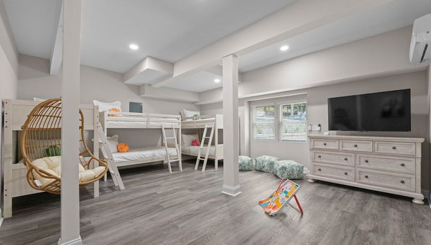 Fireside Fun by Avantstay Sleeps 18 Waterfront Pool - Foto 4, Habitación