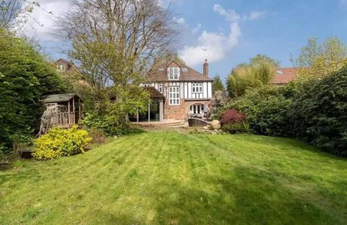 Country Manor Pool & Spa Games Room Cinema - Photo 13