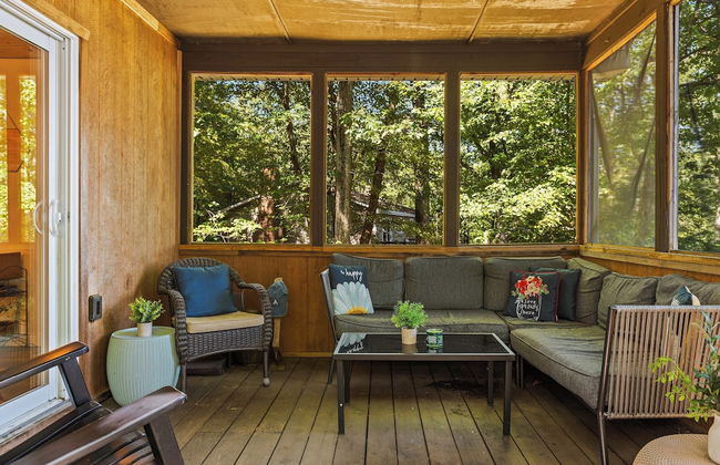 Lake Daze by Avantstay Lakefront w/ Modern Interior, Enclosed Porch & Hot Tub - Foto 44