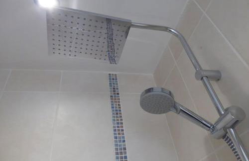 Lilac Cottage -Sleeps 6 -HOT TUB - Foto 17