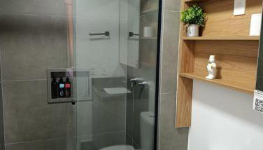 New Go Carlos Gomes Apartamento com Suíte e Linda Piscina no Rooftop 24h - Foto 2, Shower