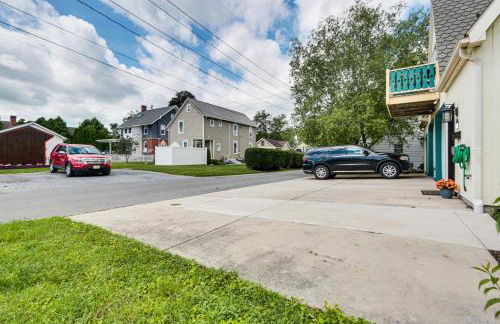 Walk to Town Charming Unit with Balcony in Bedford! - Foto 21