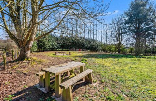 Willow Stylish pod with peaceful rural views - Photo 28