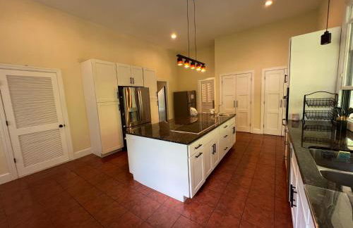 Beautiful River front home with private pool - Foto 21