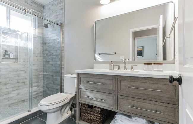 Retreat in Bouldin Creek Walkable to Restaurants - Photo 17