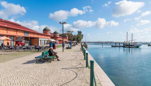 Charming Townhouse With Aircon Only 500m From the Marina and the Typical Market - Foto 1