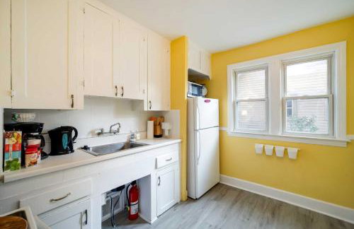 Ferndale Apartment with Yard - Near the Detroit Zoo! - Foto 8