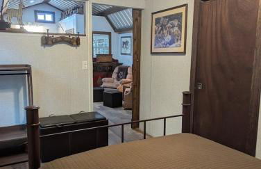 Gerrie's Place at Figment Ranch Foundation Animal Sanctuary near Round Top Texas - Foto 6