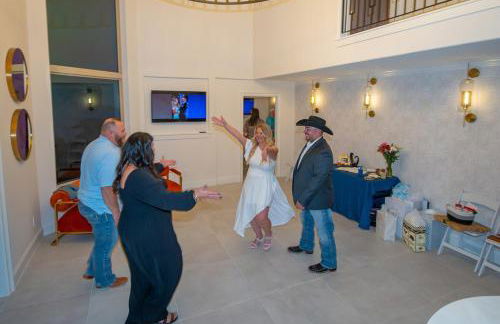 The LUX at West Event & Stay, Pool, Golf & Pickle - Foto 50