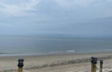 Pet Friendly Milford Beachfront Home - Foto 13