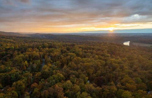 Cozy Bear-Themed Mountain Cabin, Relaxing Hot Tub - Foto 6