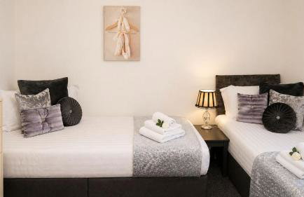 Falstaff Cottage, NEW HOT TUB, Sleeps up to 5, Stratford upon Avon - Foto 17