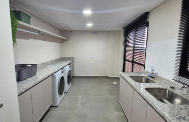 Studio Novo e completo perto da PUC - Foto 24