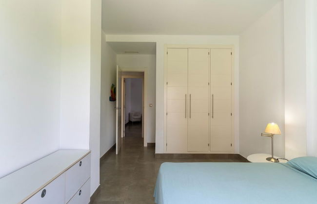 Spacious Apartment With 2 Terraces - Photo 3