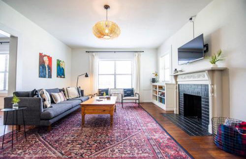 Newly Updated Cozy 1927 Uptown Tudor 4 min to Magnolia - Photo 20