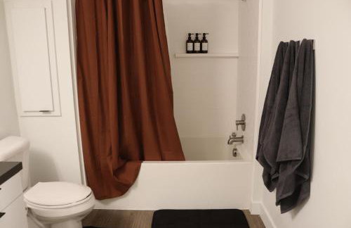 Resort-Style APT with Pool, Gym & Parking 10min to Disneyland - Foto 41