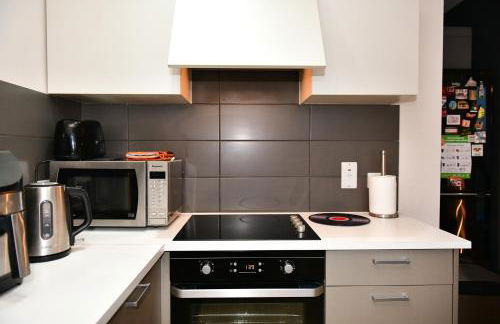 Cardiff Bay Retreat Sleeps 4 Parking - Pass the Keys - Foto 19