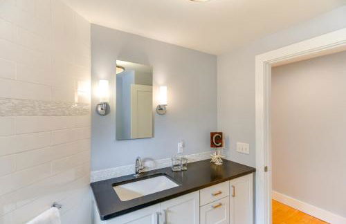 Coastal-Modern Home Less Than 3 Mi to Charlestown Beach! - Foto 15